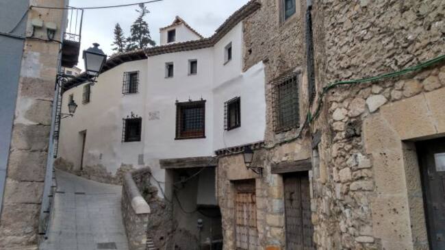 Parte interior de las Casas Colgadas tras la restauración de las fachadas.