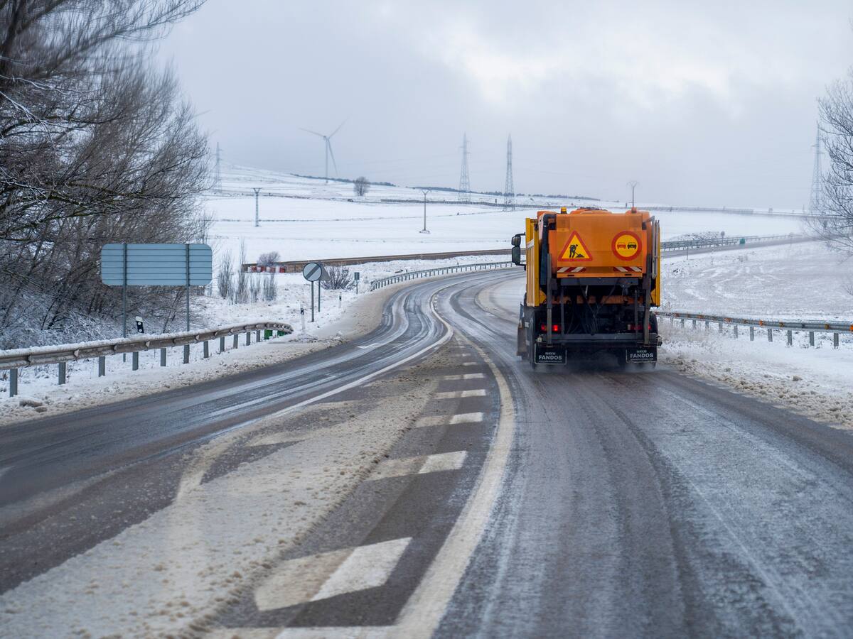 Euskadi activa este miércoles el Plan de Vialidad Invernal por nieve en cotas de 400 a 700 metros