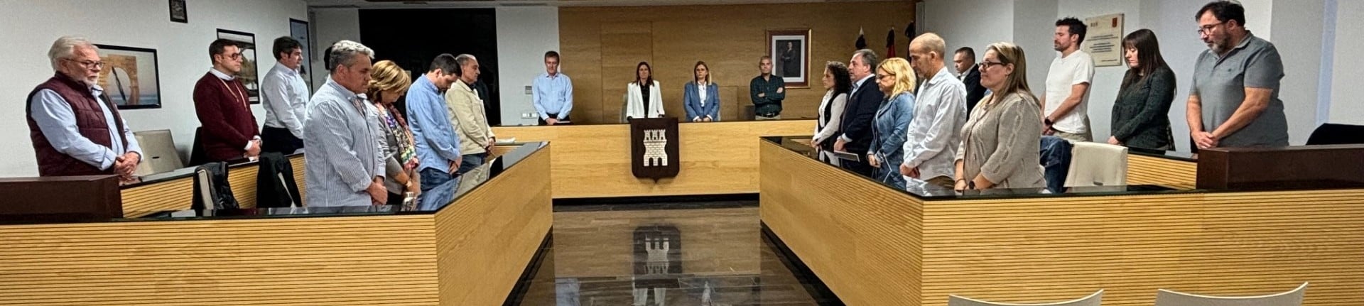 El pleno del Ayuntamiento de Almassora se une para mostrar su solidaridad y apoyo a los afectados por la trágica Dana con un minuto de silencio