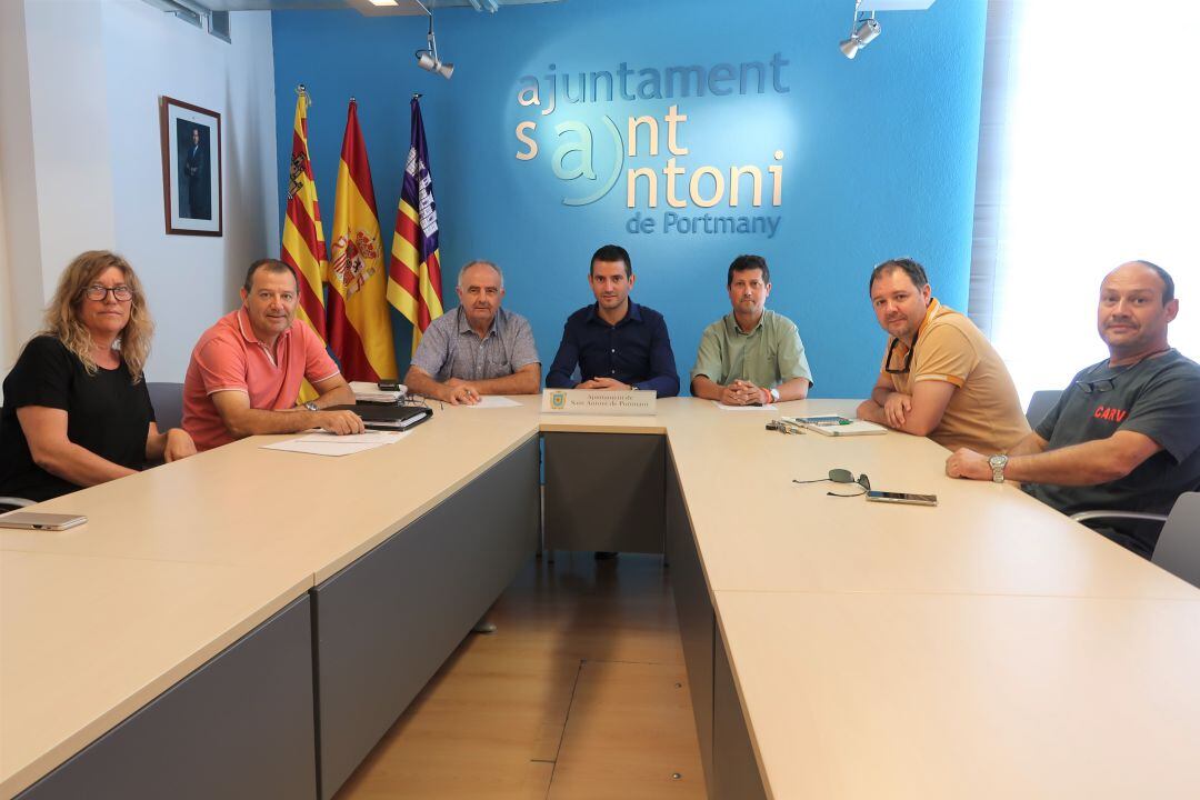 Un momento durante la reunión con los comerciantes