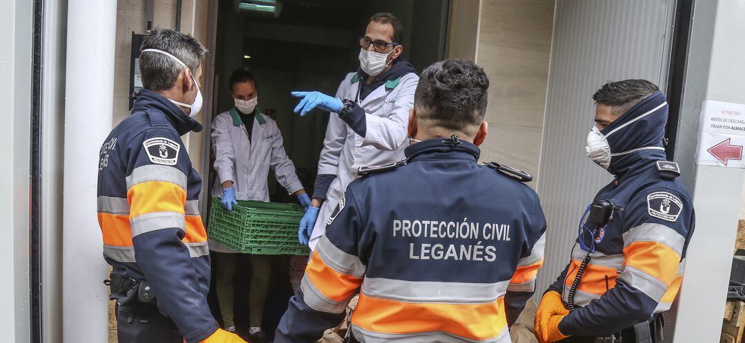 Imagen de una acción del servicio de Protección Civil durante esta pandemia.