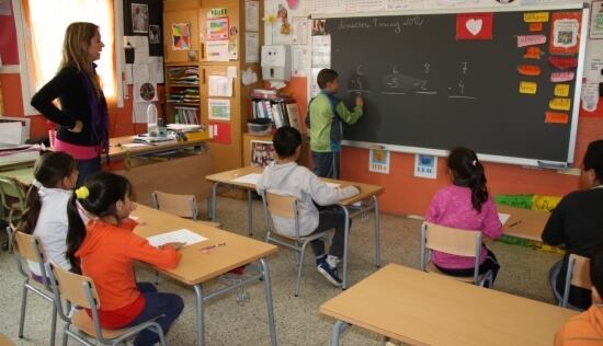 Classe de matemàtiques a una aula de primària