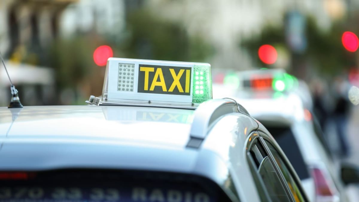 Cada vez es más difícil conseguir un taxi libre en València durante los fines de semana