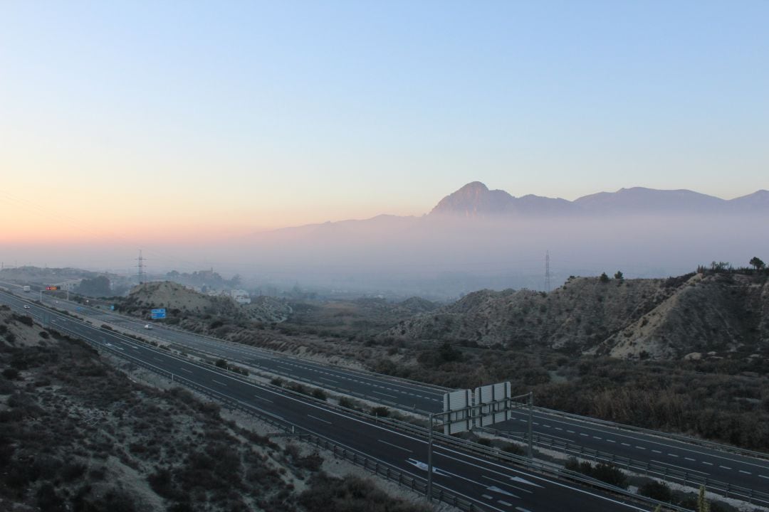 Nube de humo sobre la comarca de la Vega Alta del Segura