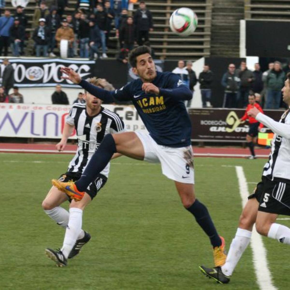 El UCAM se olvida del gol y del liderato