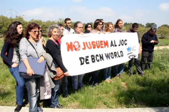 Un grup dels representants contraris a BCN World.