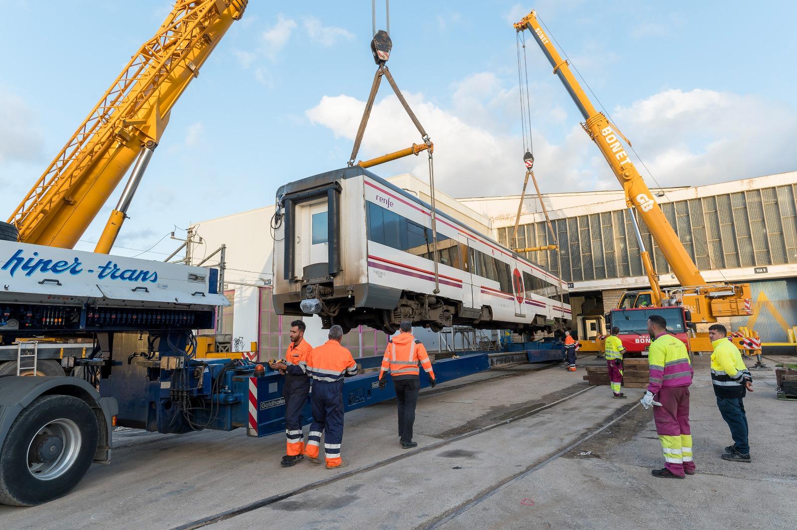 Renfe refuerza el parquede trenes de la línea C1 en el tramo Silla-Gandia