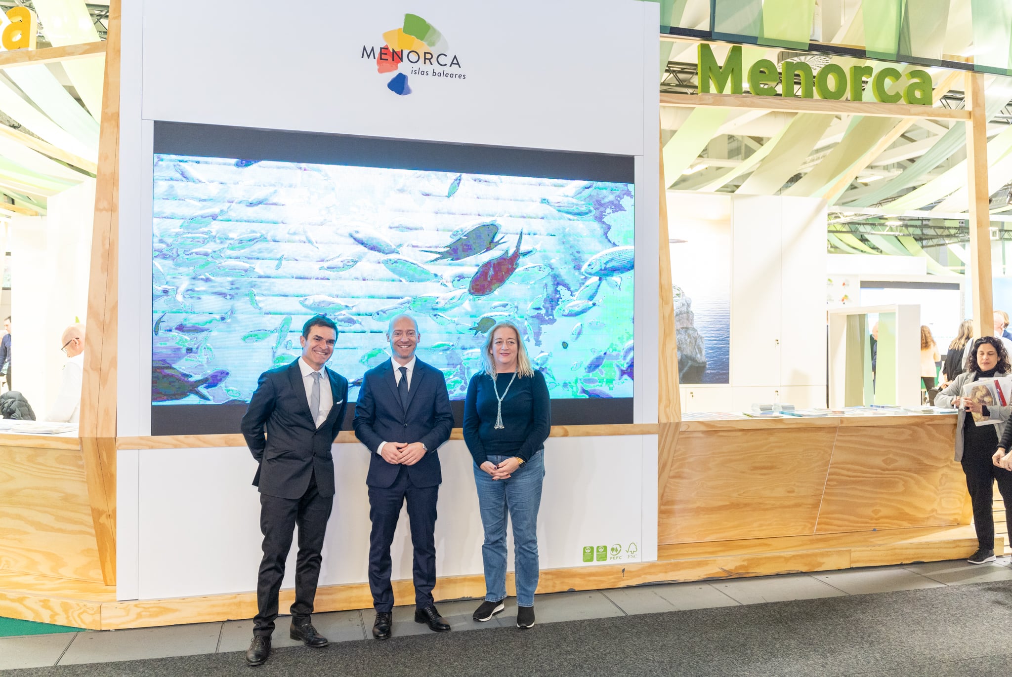 El consejero delegado de SPEL, Héctor Fernández, con el presidente del Consell Insular de Menorca, Adolfo Vilafranca, y la directora de Promoción Turística de Menorca, Begoña Mercadal.