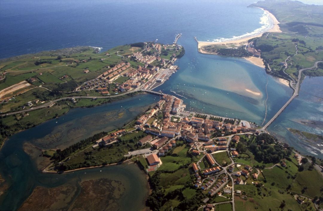 Vista aérea de San Vicente de la Barquera.