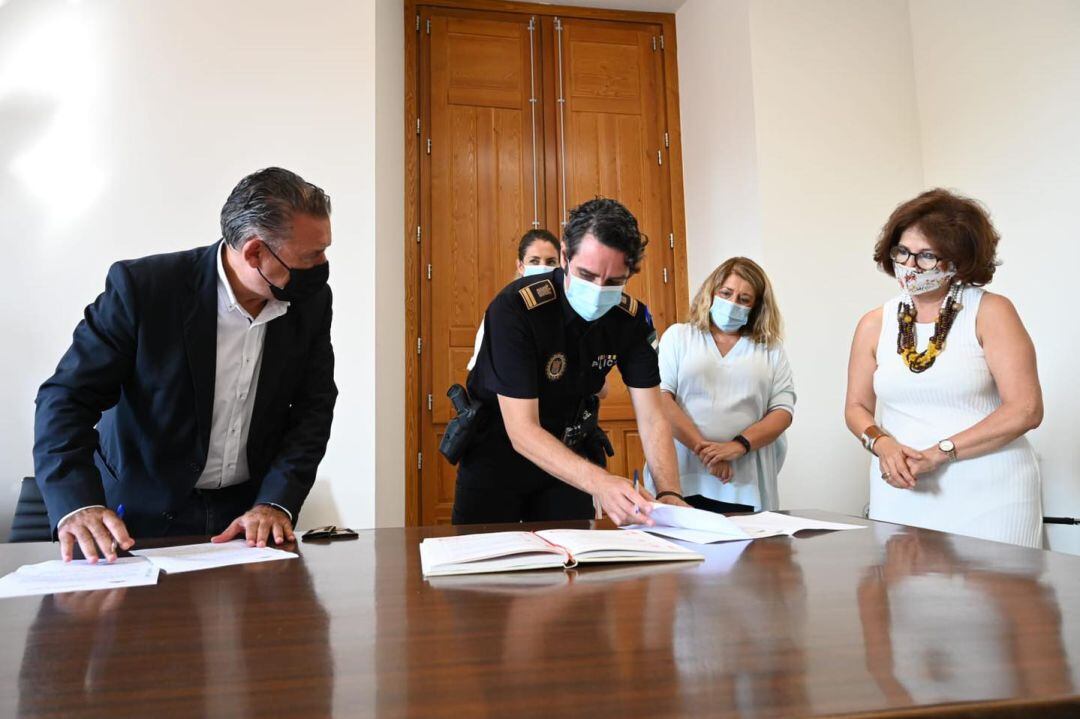 Toma de posesión de José Pereira como nuevo Intendente de la Policía Local de Linares.