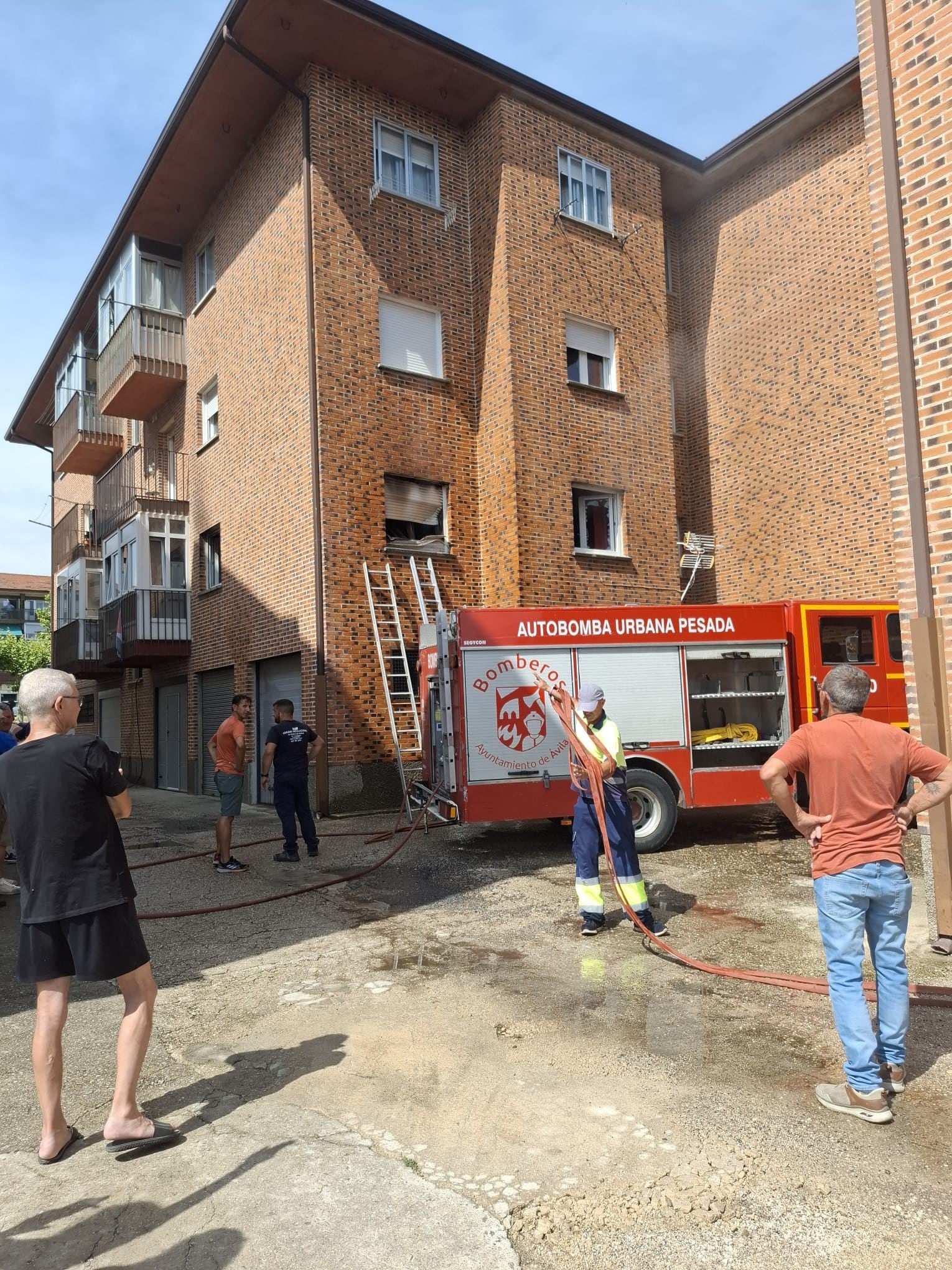 Edificio afectado por el fuego