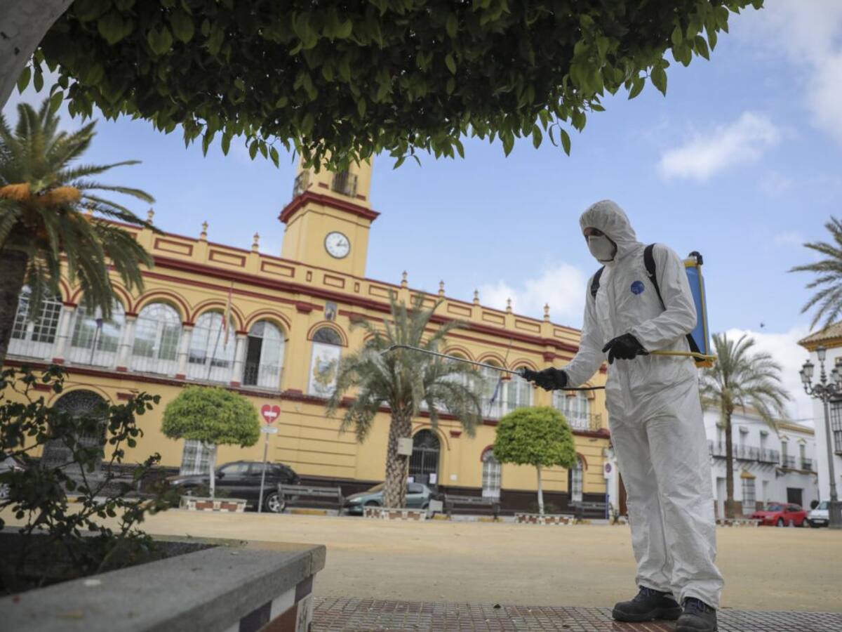 Andalucía suma 17 muertes por Covid-19, 15 más que este domingo
