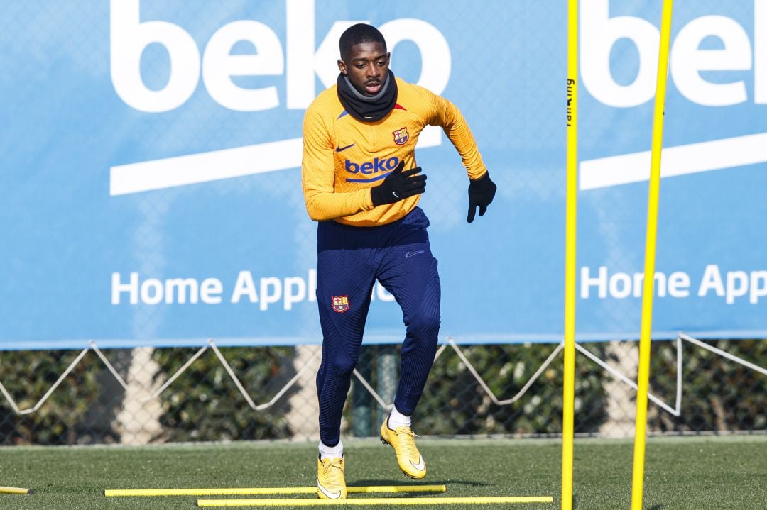 Dembélé, durante un entrenamiento con el Barça