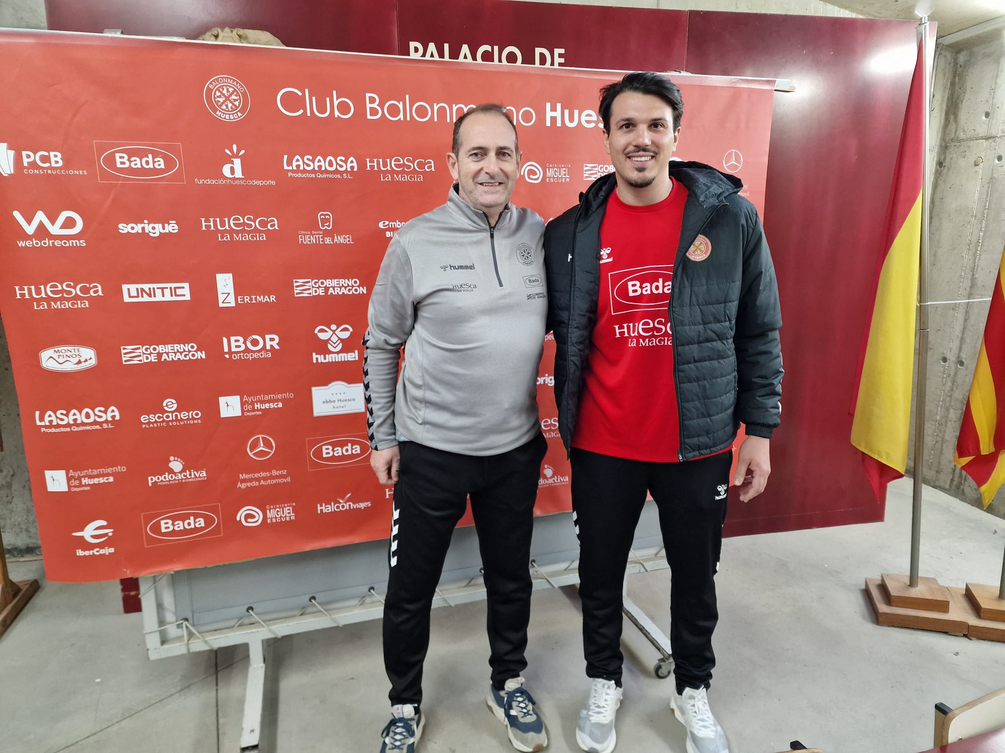 Fabricio de Souza junto a Nolasco en su presentación