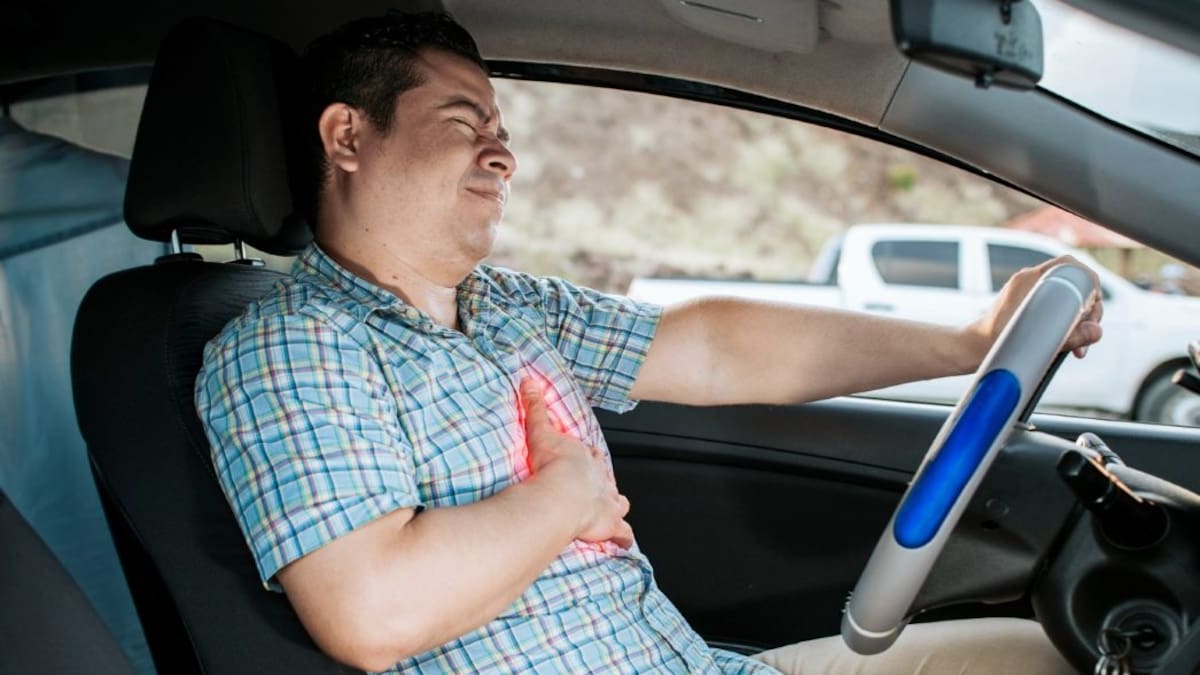 Alerta médica por la nueva baliza V-16: ¿por qué los conductores con marcapasos deben tener cuidado?