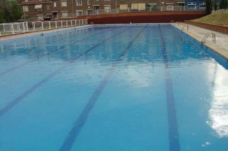 Piscina municipal del barrio del Polígono.