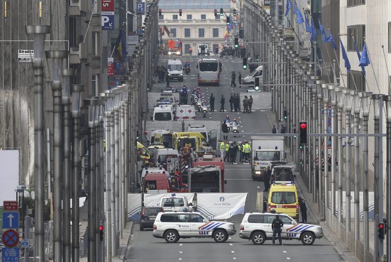 Servicios de emergencia acuden a la estación de metro de Malbeek en Bruselas