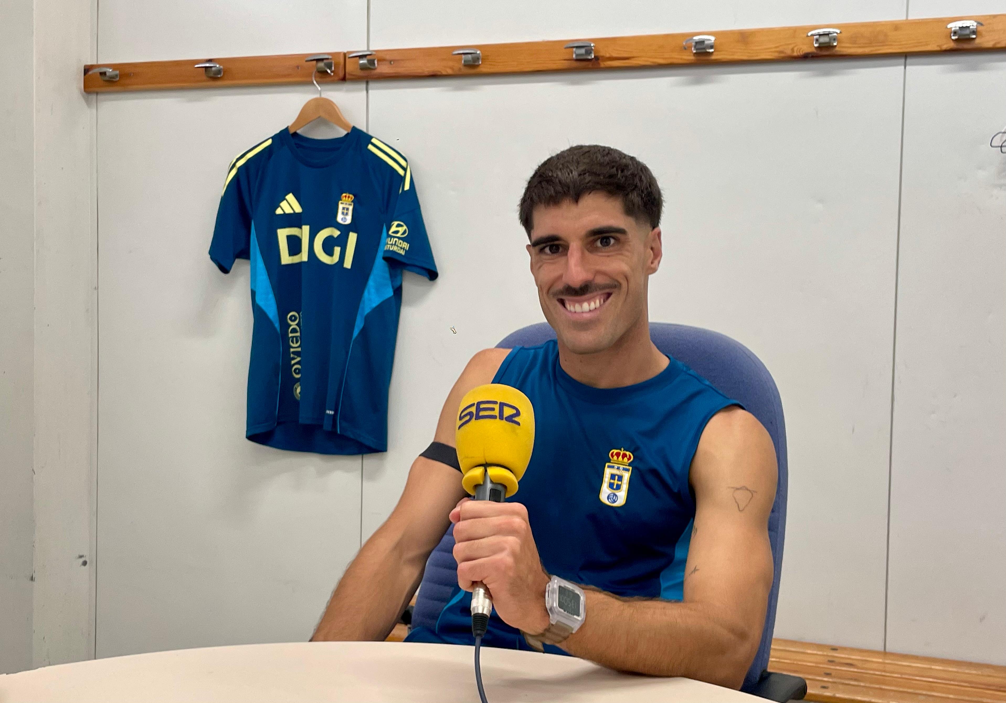 Nacho Vidal durante la entrevista en Radio Asturias desde El Requexón