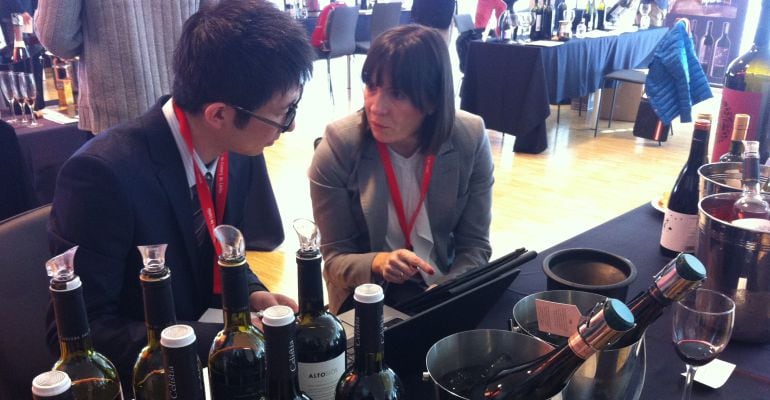 Imatge de la Missió Inversa amb Japó que se celebra a la Llotja, en què participen cellers catalans i importadors japonesos