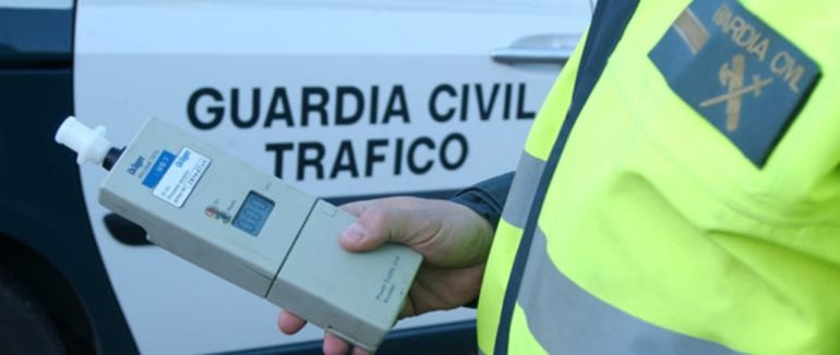 Detenido un camionero que arrojó una tasa de alcoholemia nueve veces superior a la permitida