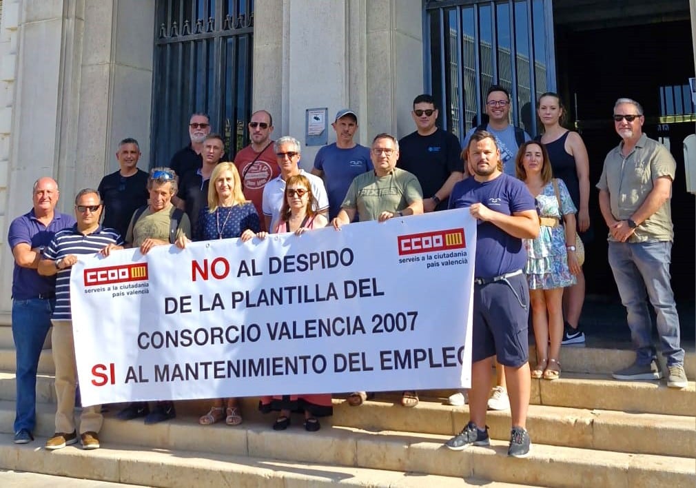 Concentración contra los despidos en el Consorcio Valencia 2007 y la disolución de la entidad pública