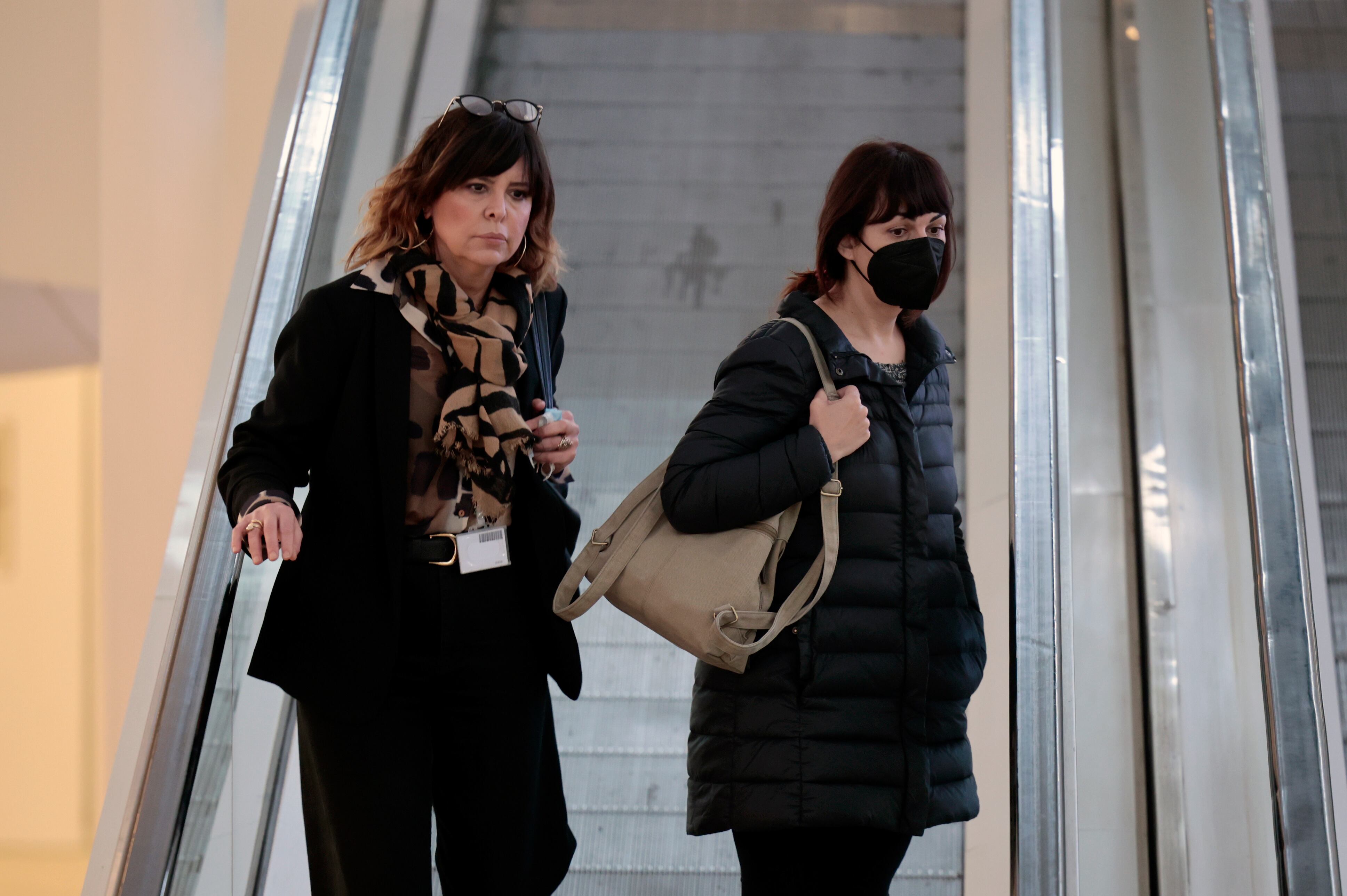 Primer día sin mascarillas en interiores