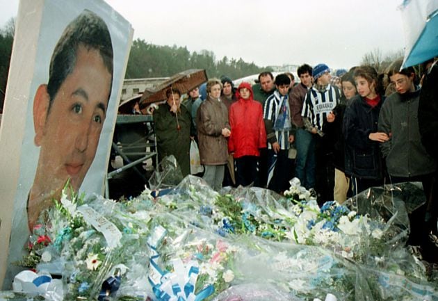 Flores en recuerdo de Aitor Zabaleta