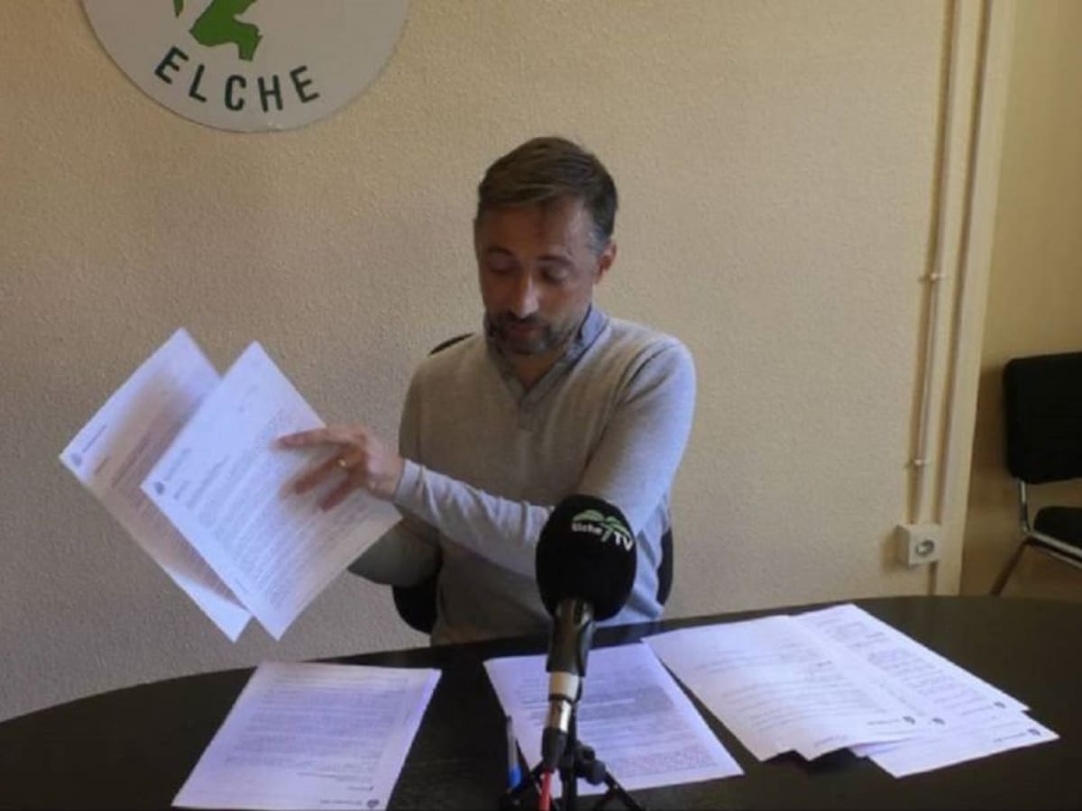 Ilicitanos por Elche denuncia la finalización de la oferta de empleo público de 2014