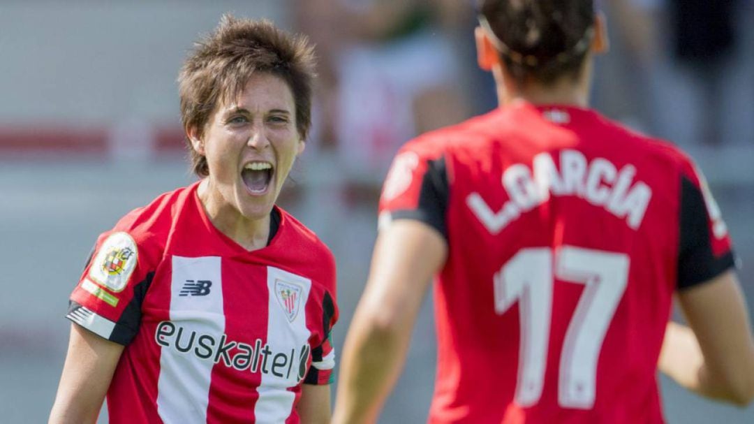 Erika Vázquez celebrando un gol con el Athletic