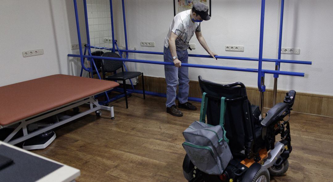 residente con una discapacidad física