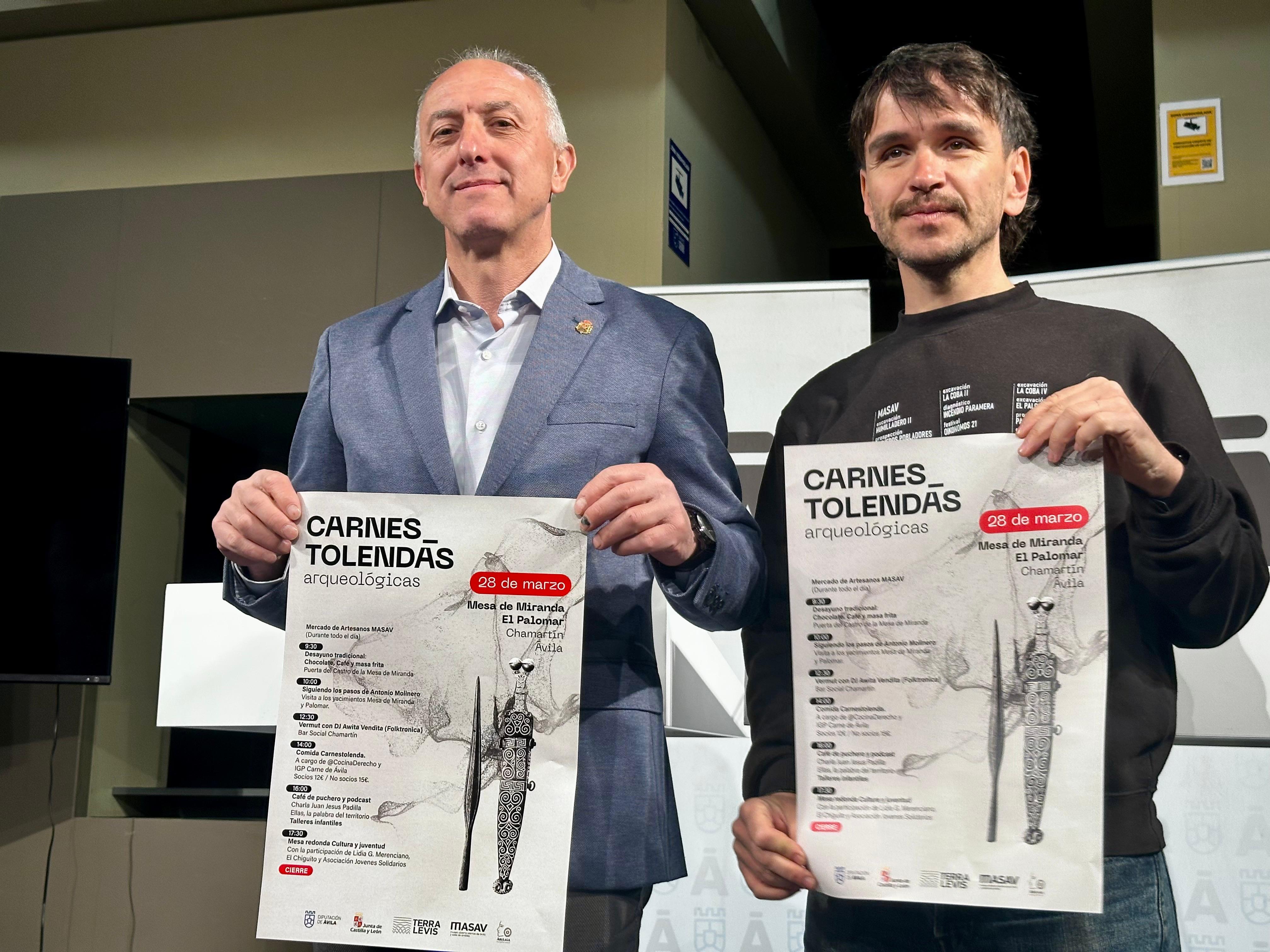 Javier González y Juan Pablo López durante la presentación de las Carnestolendas