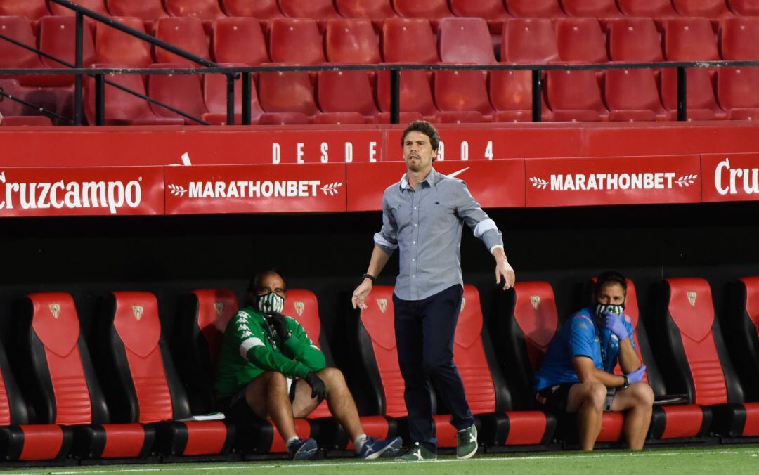 Joan Francesc Ferrer “Rubi”, head coach of Real Betis, gestures during the spanish league, LaLiga, football match played between Sevilla FC and Real Betis Balompie at Ramon Sanchez Pizjuan Stadium in the restart of the Primera Division tournament after to the coronavirus COVID19 pandemic on June 11, 2020 in Sevilla, Spain. 
 
  ONLY FOR USE IN SPAIN