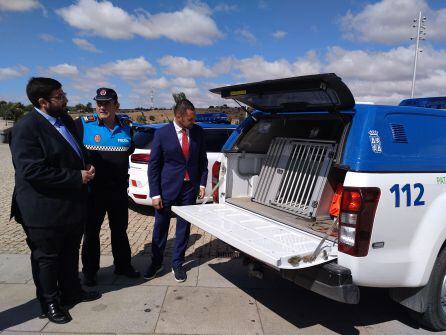 El vehículo de la Patrulla Verde está acondicionado para la recogida de animales