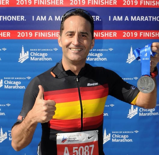 David Hernández Puentes, con la medalla de la Maratón de Chicago