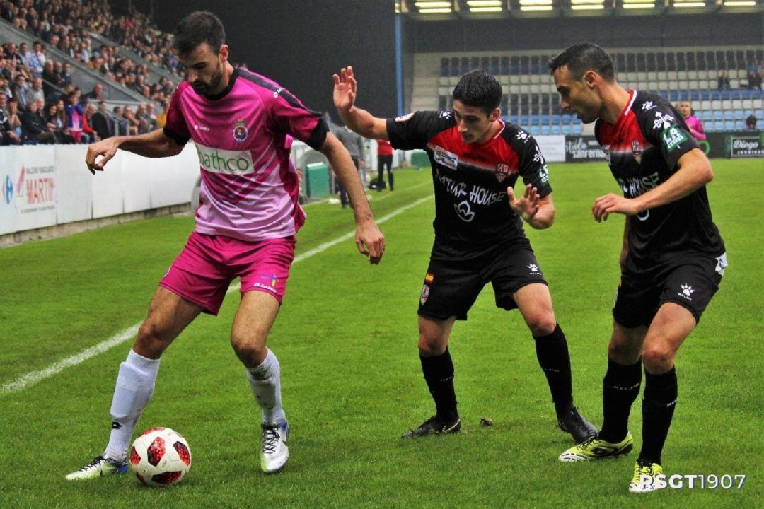 Cagigas, de la Gimnástica, en el partido frente al Logroñés