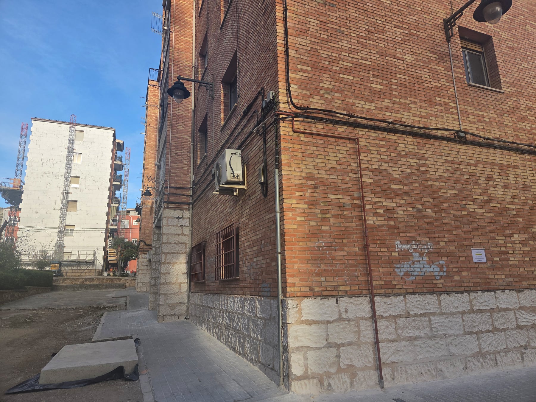 Imagen reciente del barrio del Sagrado Corazón donde se están rehabilitando los bloques de edificios