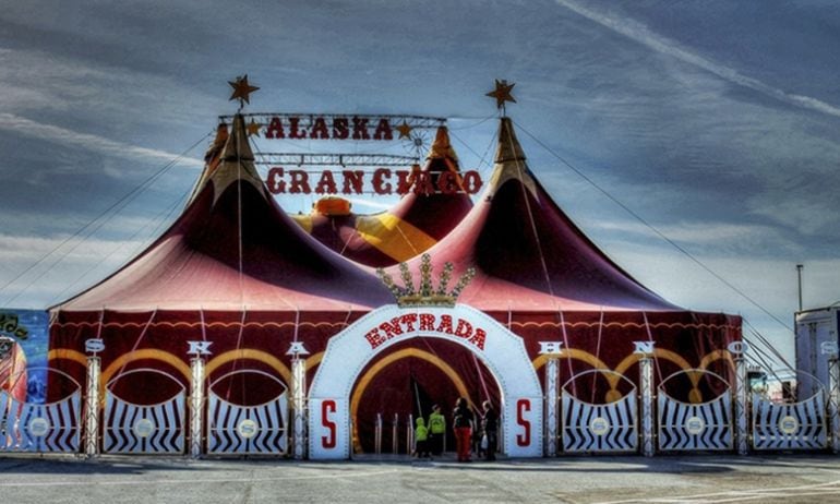 Entrada del Gran Circo Alaska