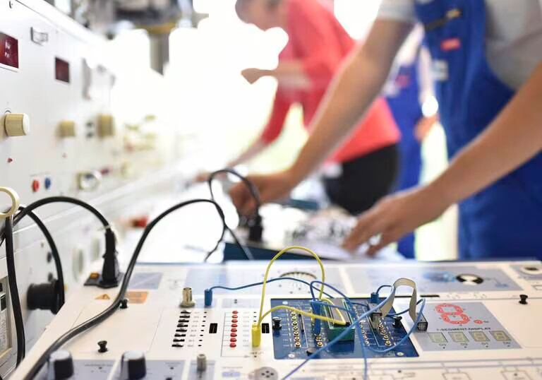 Todos los becarios en prácticas ya cotizan desde 2024