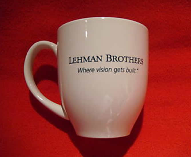 Taza con la inscripción de Lehman Brothers a la venta en eBay