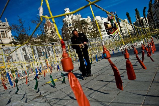 Mascletà en la plaza del Ayuntamiento de València