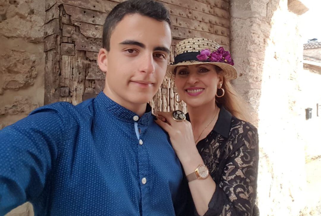 Juan Carlos de la Fuente, a la guitarra, y PIlar Robles, al cante, son dos de los artistas participantes