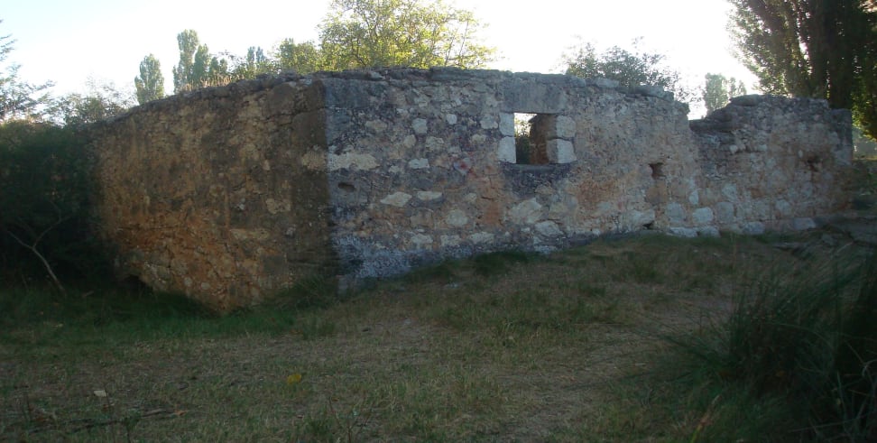 Restos de uno de los molinos de agua entre Casanova y Peñaranda de Duero