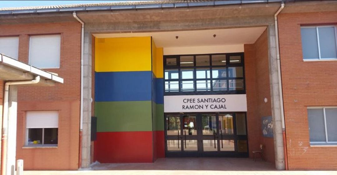 Fachada del centro educativo denunciado por supuestos malos tratos a un alumno con autismo