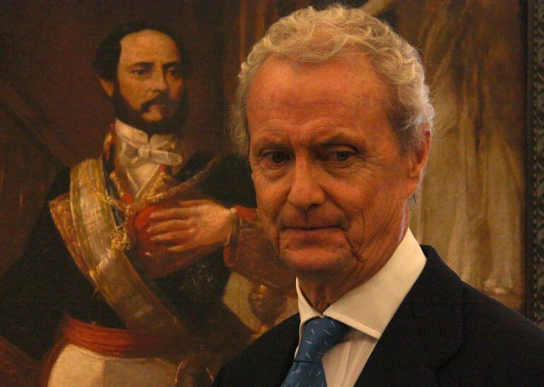 El ministre de Defensa, Pedro Morenés, aquest matí visitant l'exposició dedicada al general Prim.