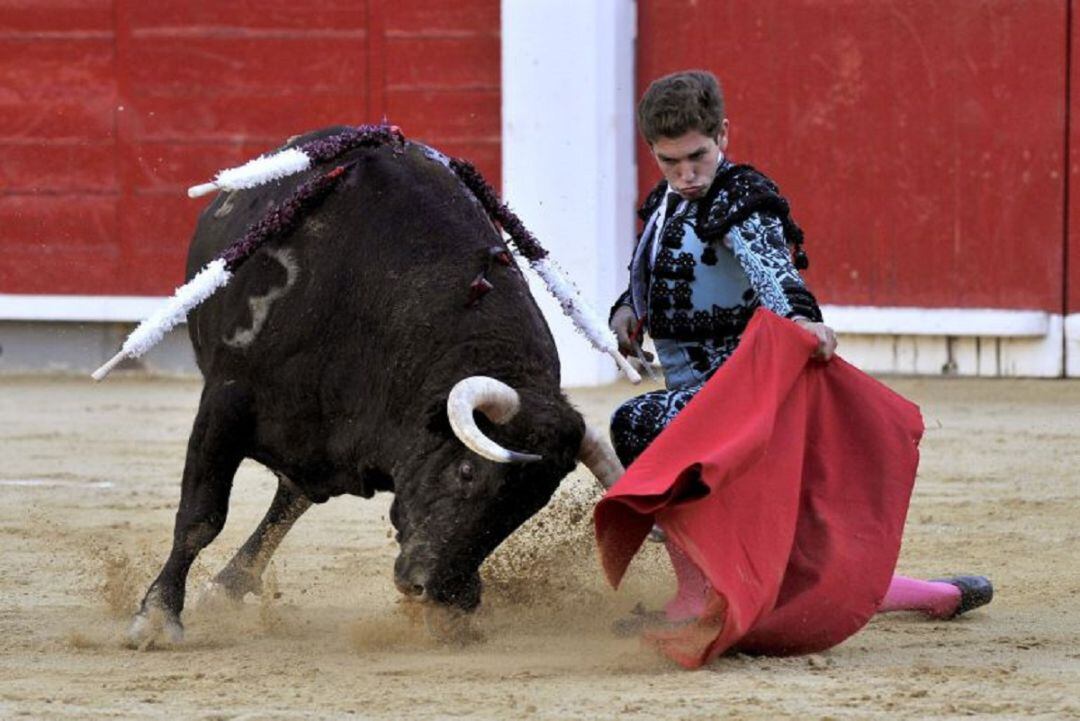 Ginés Marín durante una faena (archivo).