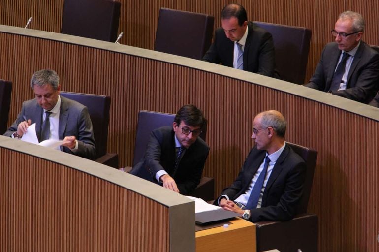 El ministre de Finances, Jordi Cinca, i el cap de Govern, Antoni Martí.