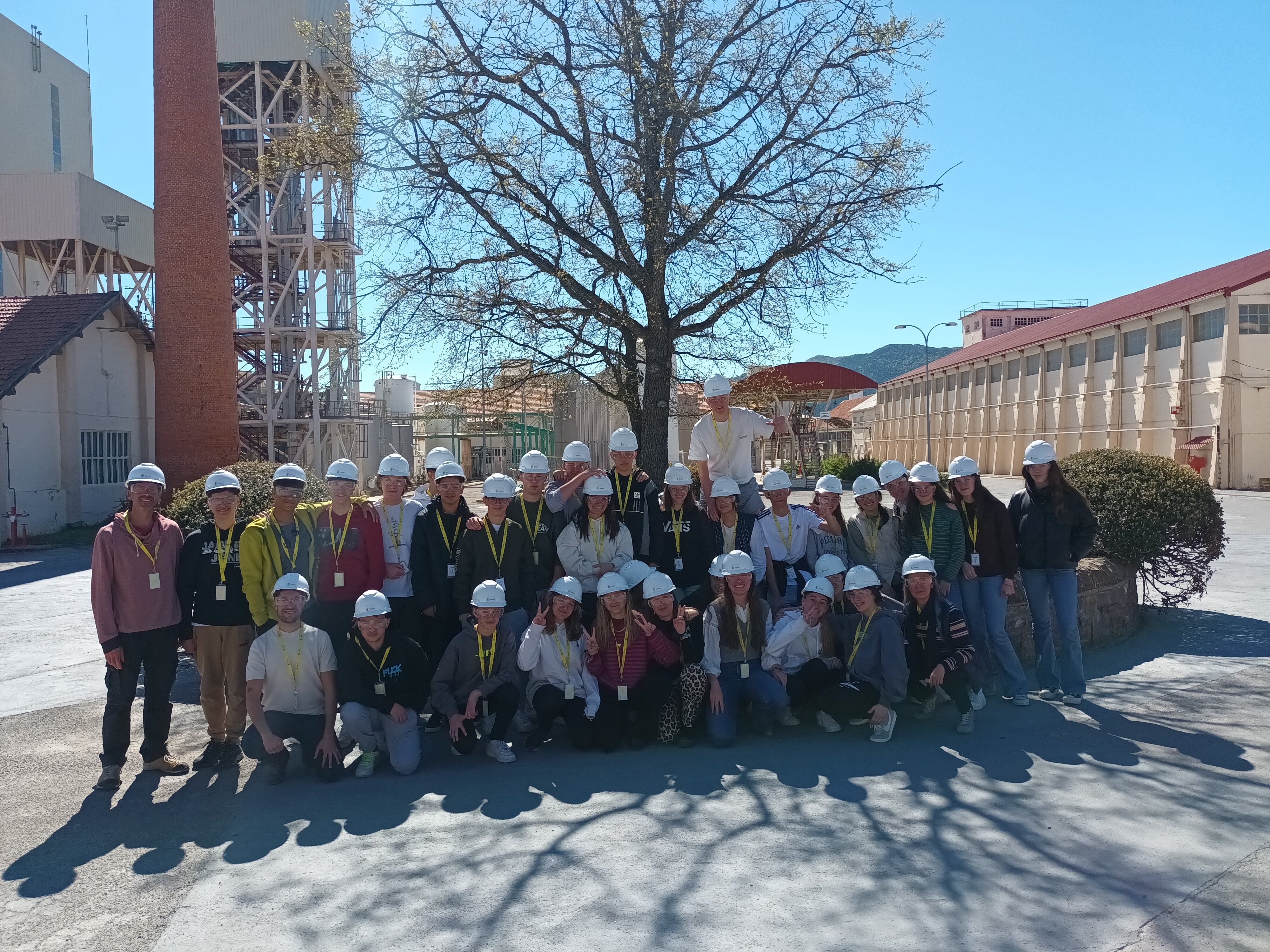 Estudiantes de 4º de la ESO del Instituto Biello Aragón visitan la fábrica de Ercros en Sabiñánigo