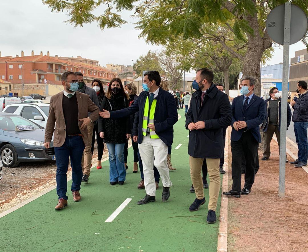 Mateos y Díez de Revenga, en el carril bici de la carretera de Caravaca