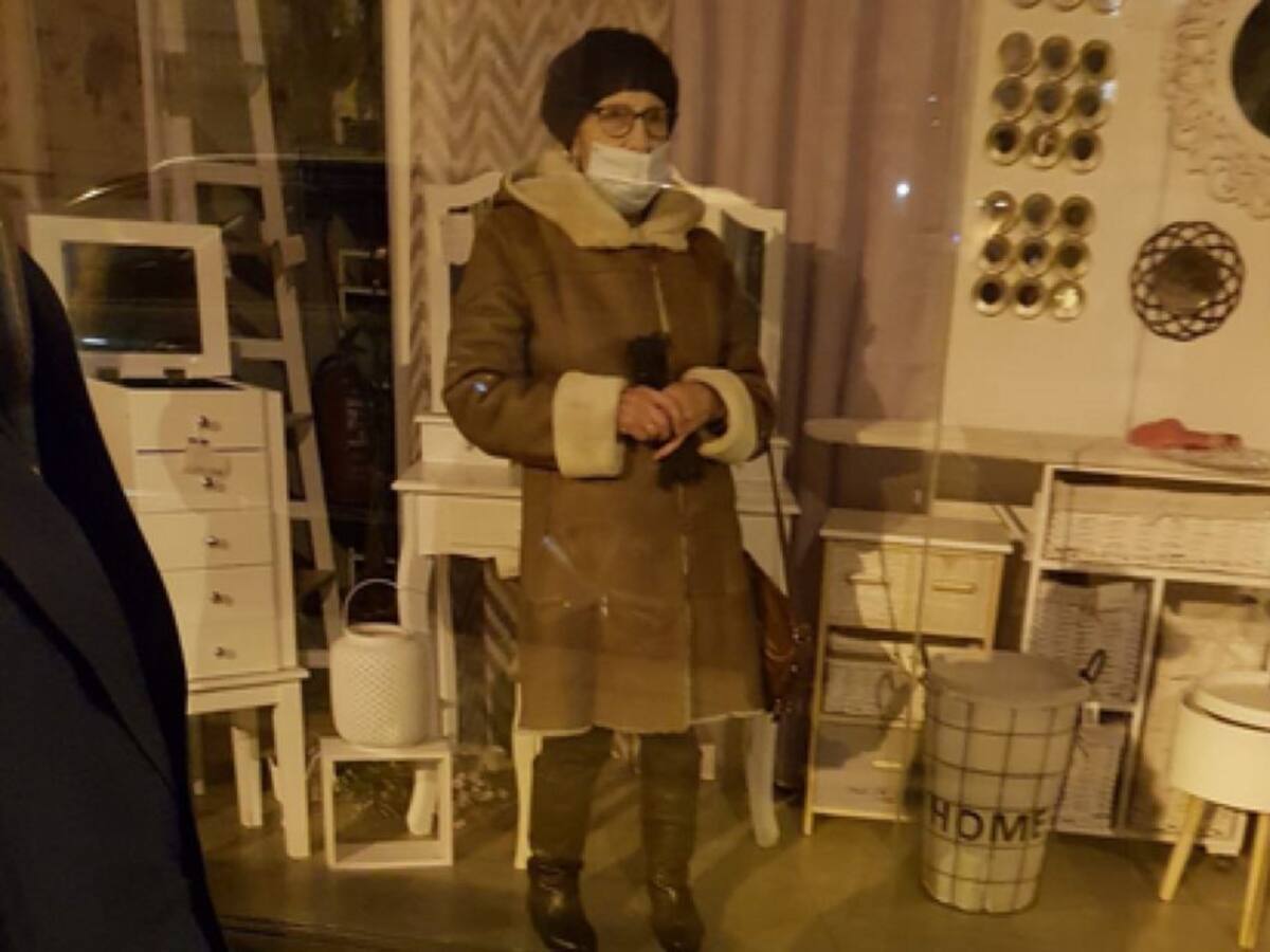 Rescatan a una mujer de 87 años que se había quedado encerrada en un bazar