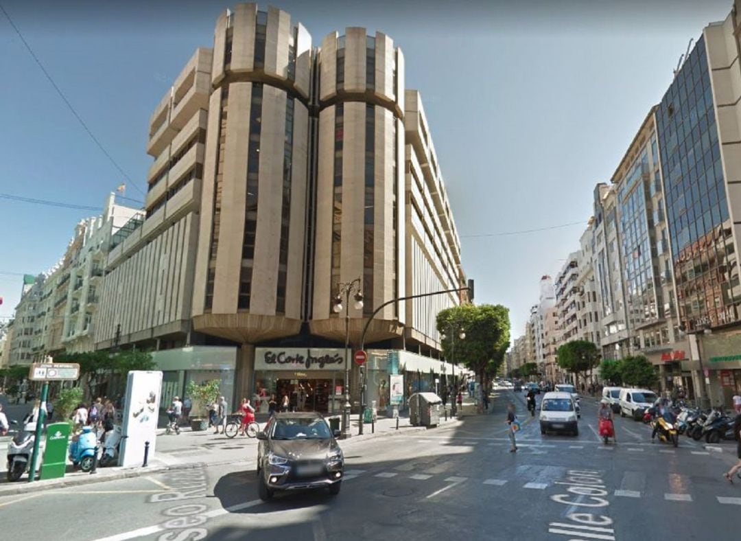 Fachada del edificio de El Corte Inglés que va a vender la compañía